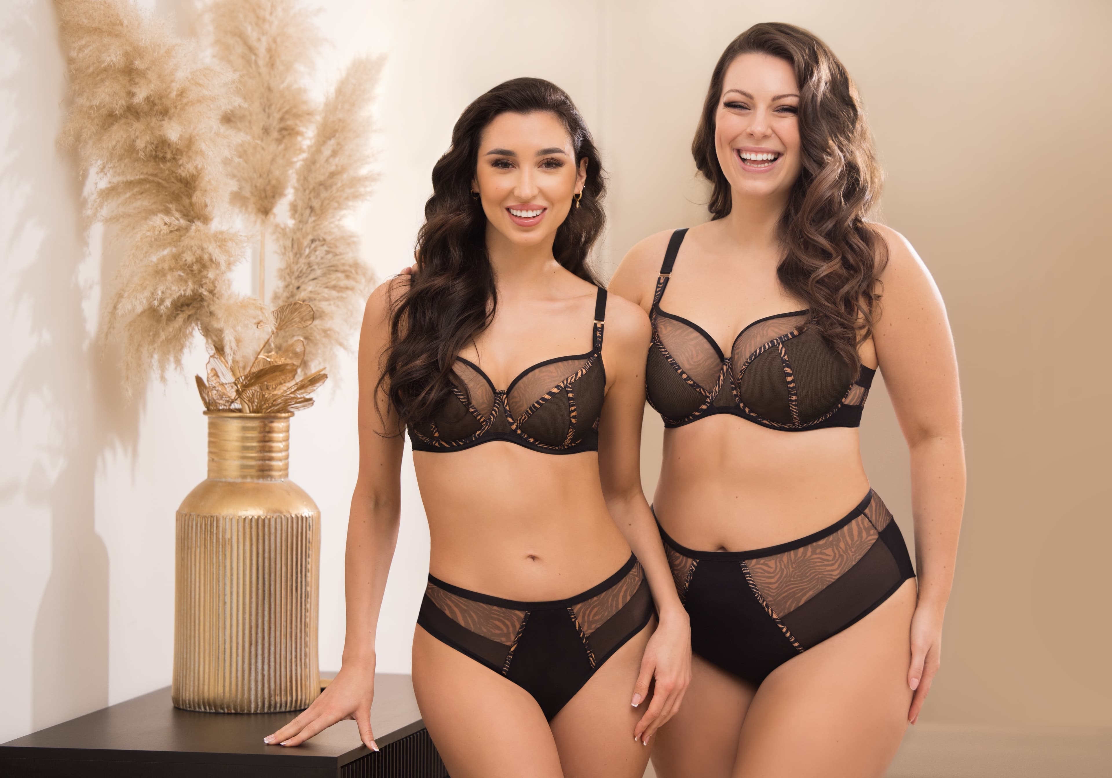 BIUSTONOSZ GISEL K879 CZARNY