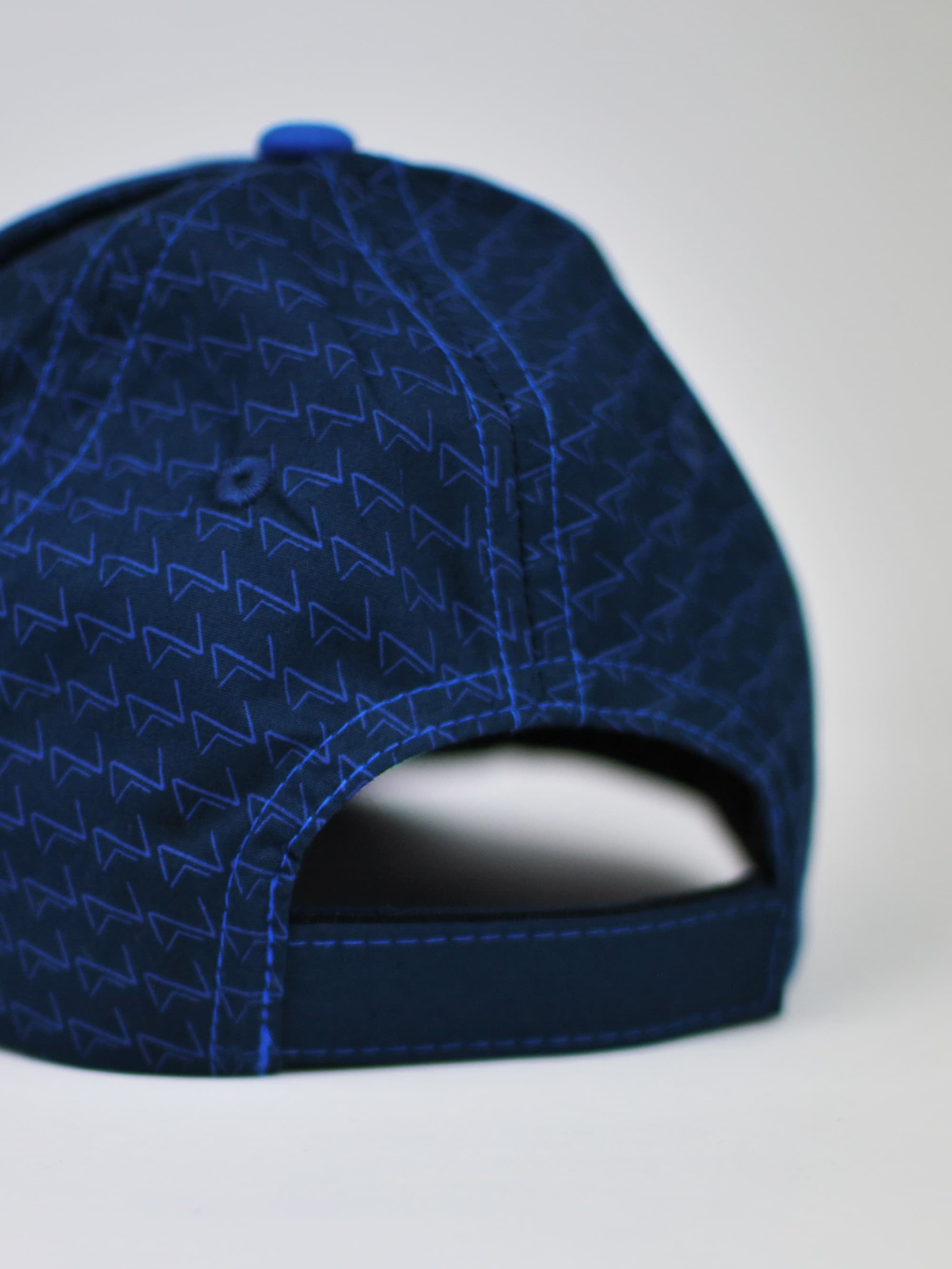 CZAPKA Z DASZKIEM CD085