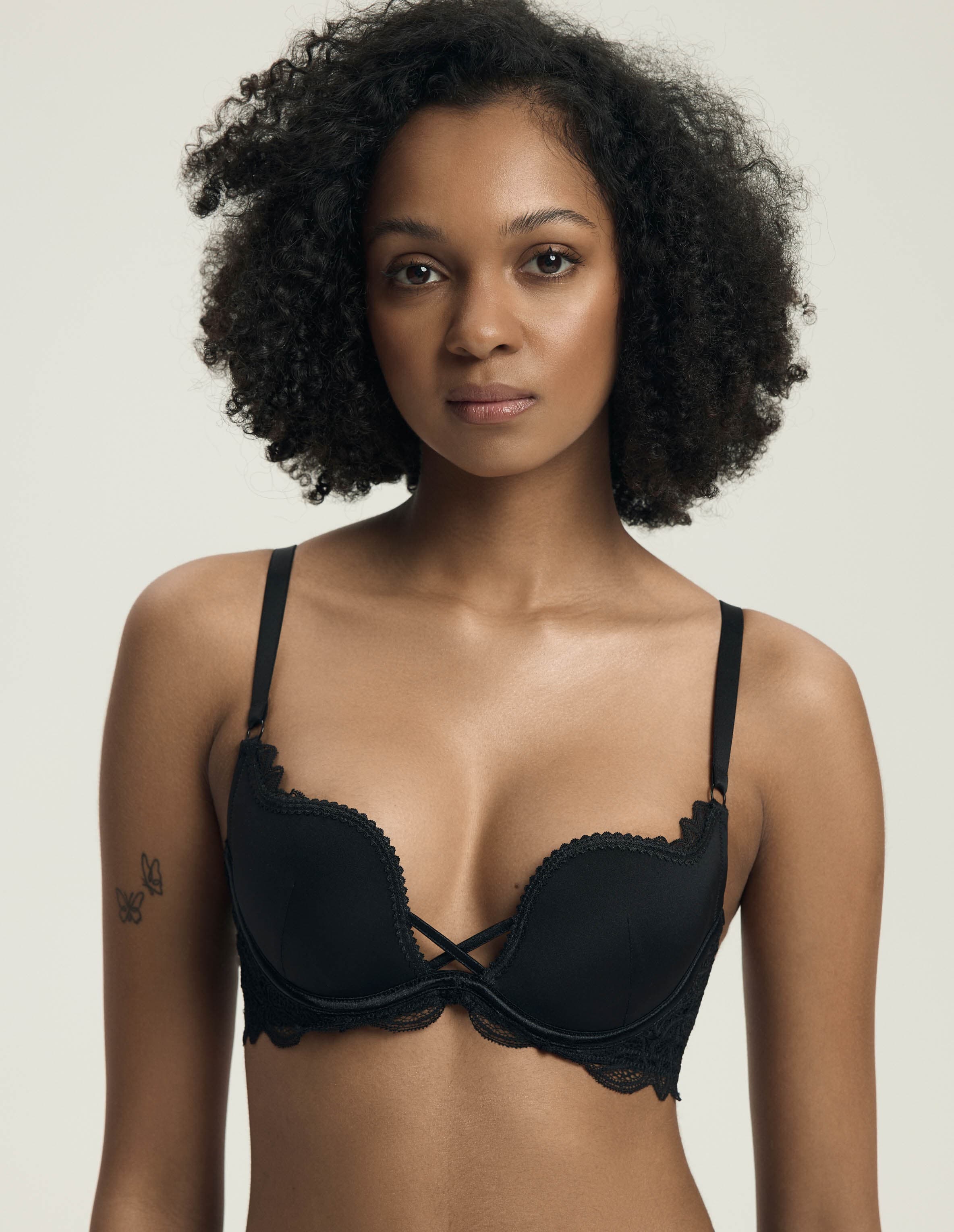 BIUSTONOSZ DELIS 36121 CZARNY